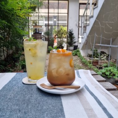 Masada buzlu limon suyu