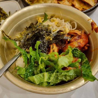 Lezzetli Asya yemeklerinin yakın görüntüsü