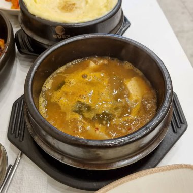 Kore geleneksel yemek çorbası, Kore yemeği tarzı.