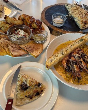 Masada deniz ürünleri ve deniz ürünleri var.