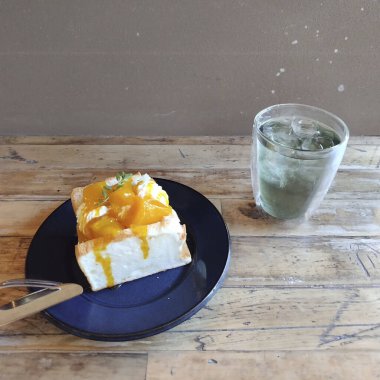 Limonlu ve naneli dondurma.