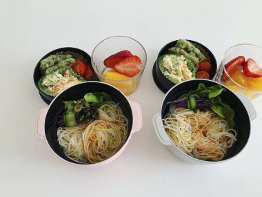 Sebzeli ve sebzeli nefis salata.