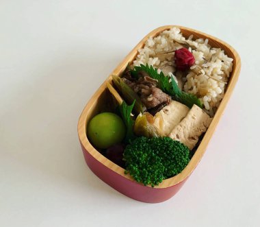 Japon yemeği, pirinçli suşi.