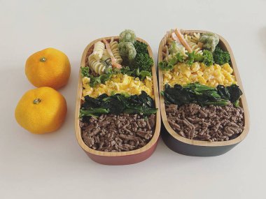 sağlıklı beslenme çantası ve pilav.