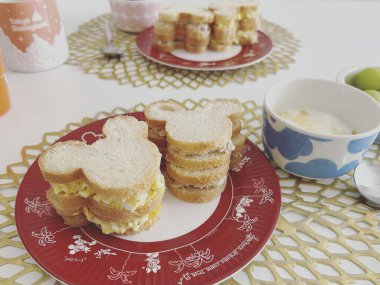Kahvaltınız beyaz masada olsun.