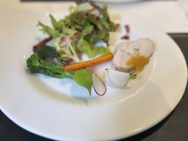 et ve sebzeli salata