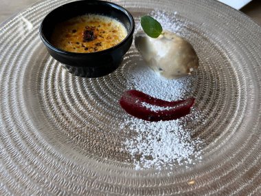 Böğürtlenli dondurma.