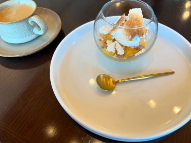 Dondurmalı ve kremalı.