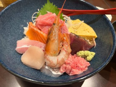 Japon yemeği, balıklı saşimi.