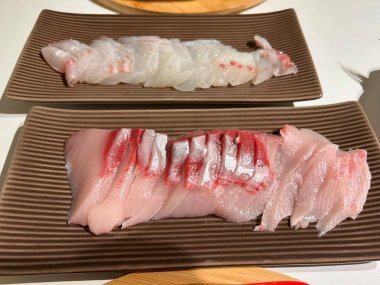 Taze çiğ balığa yakın durun.