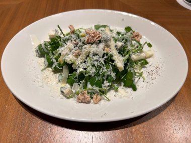 etli ve peynirli makarna