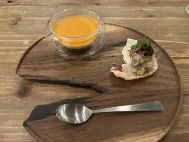 Bir fincan kahvenin mutfak fotoğrafı.