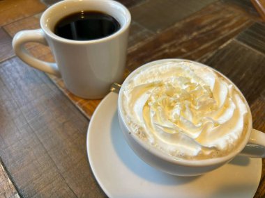 Kremalı kahve ve çikolata.