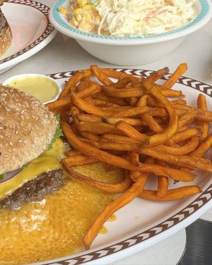 Sahanda yumurtanın mutfak fotoğrafı.