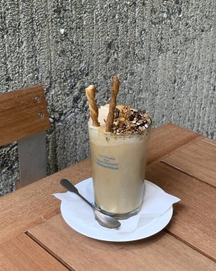 Kamışlı buzlu kahve..