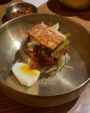 Lezzetli Asya yemeklerinin yakın görüntüsü