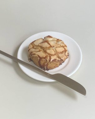 Kremalı ve fındıklı çikolatalı pasta..