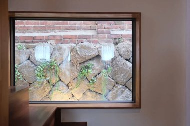 Modern bir evin içinde.