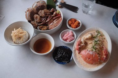 Bir deniz ürünleri fotoğrafı.