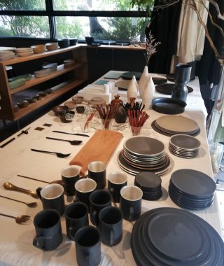 Bir sürü farklı çeşit yemek.