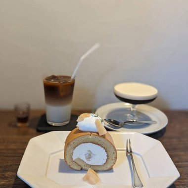 kahve, krema ve çikolata ile