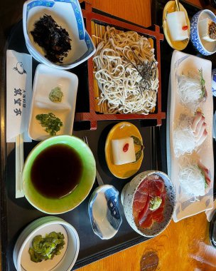 Lezzetli Asya yemeklerinin yakın görüntüsü