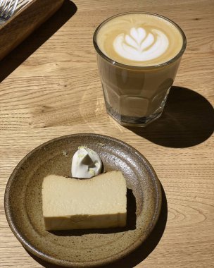 Tahtada nefis kahve.