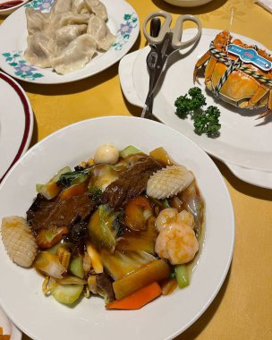 Lezzetli Asya yemeklerinin yakın görüntüsü