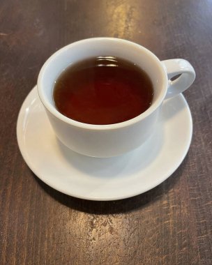 çay bardağı çay ahşap tablo