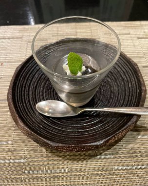 Naneli ve dondurmalı dondurma.