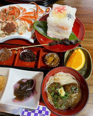 Lezzetli Asya yemeklerinin yakın görüntüsü