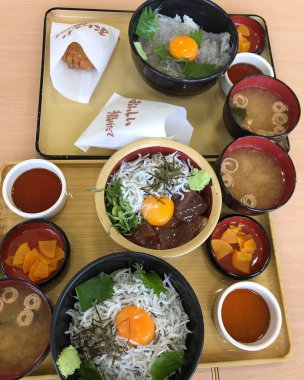 Lezzetli Asya yemeklerinin yakın görüntüsü