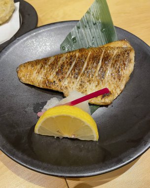 Limonlu ızgara somon