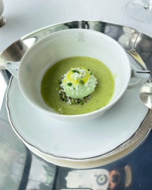 yeşil sebzeli sebzeli sebze çorbası