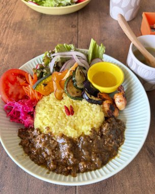 Lezzetli Asya yemeklerinin yakın görüntüsü