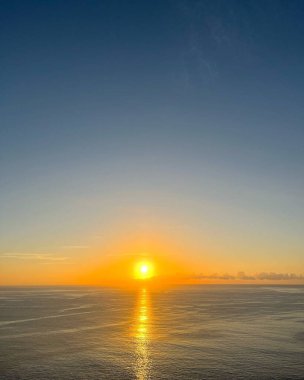 Denizde güzel bir gün batımı