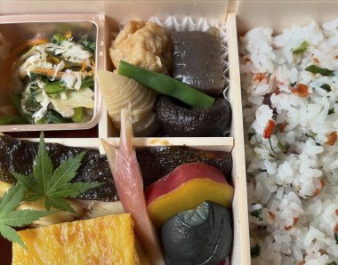 Lezzetli Asya yemeklerinin yakın görüntüsü