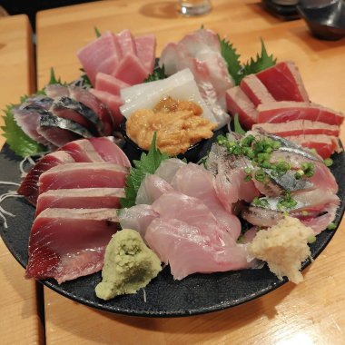 Japon yemeği, suşi ve sashimi.