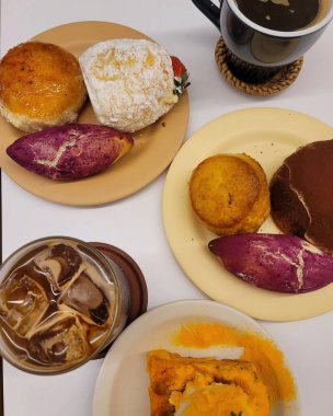 Lezzetli Asya yemeklerinin yakın görüntüsü