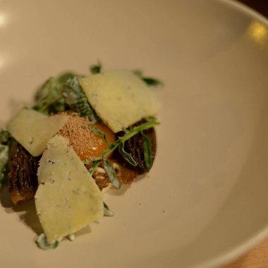 Masada lezzetli yemekler var.