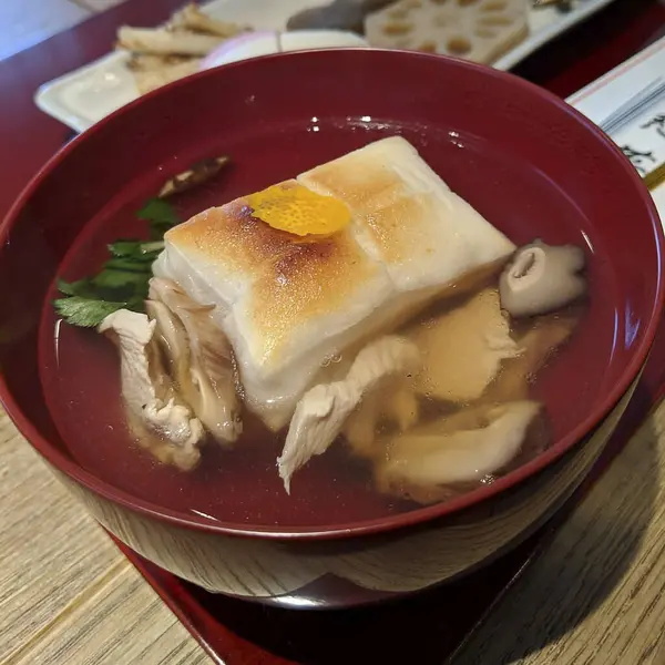 Etli çorbanın mutfak fotoğrafı.