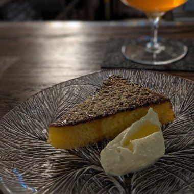 Vanilyalı ve çikolatalı cheesecake.