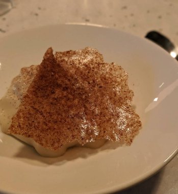 Lezzetli bir yiyeceğe yakın.