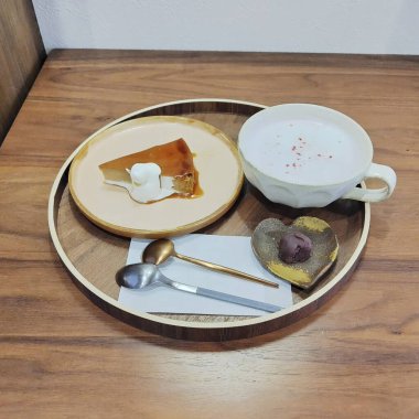 coffee cup with tea and chocolate on wooden background