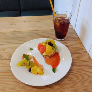 Tatlı ve ekşi kremalı tatlı