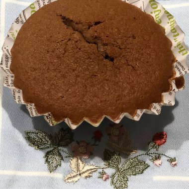 Tarçınlı, fındıklı ve baharatlı ev yapımı çikolata..