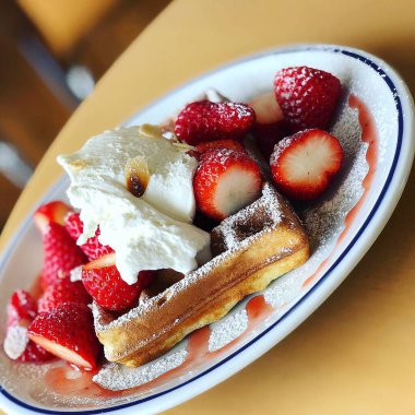 Çikolata kremalı lezzetli waffle