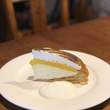 Kremalı ve vanilyalı kek..