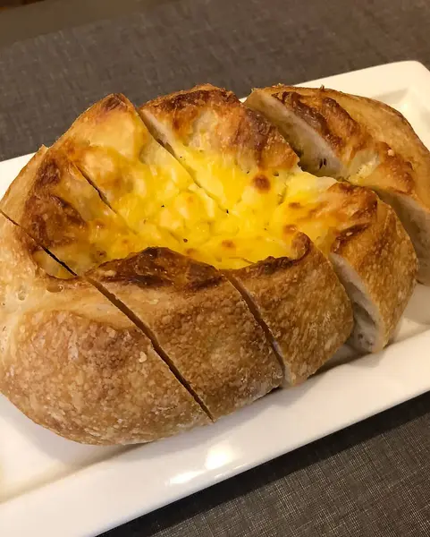 Peynirli kek ve yumurta.