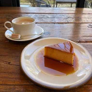 Çikolatalı ve fındıklı lezzetli bir pasta.